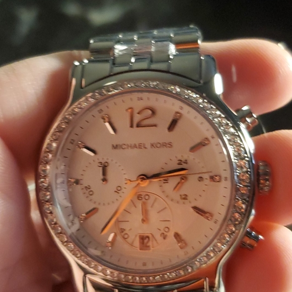 Michael Kors watch new in box - Picture 4 of 4